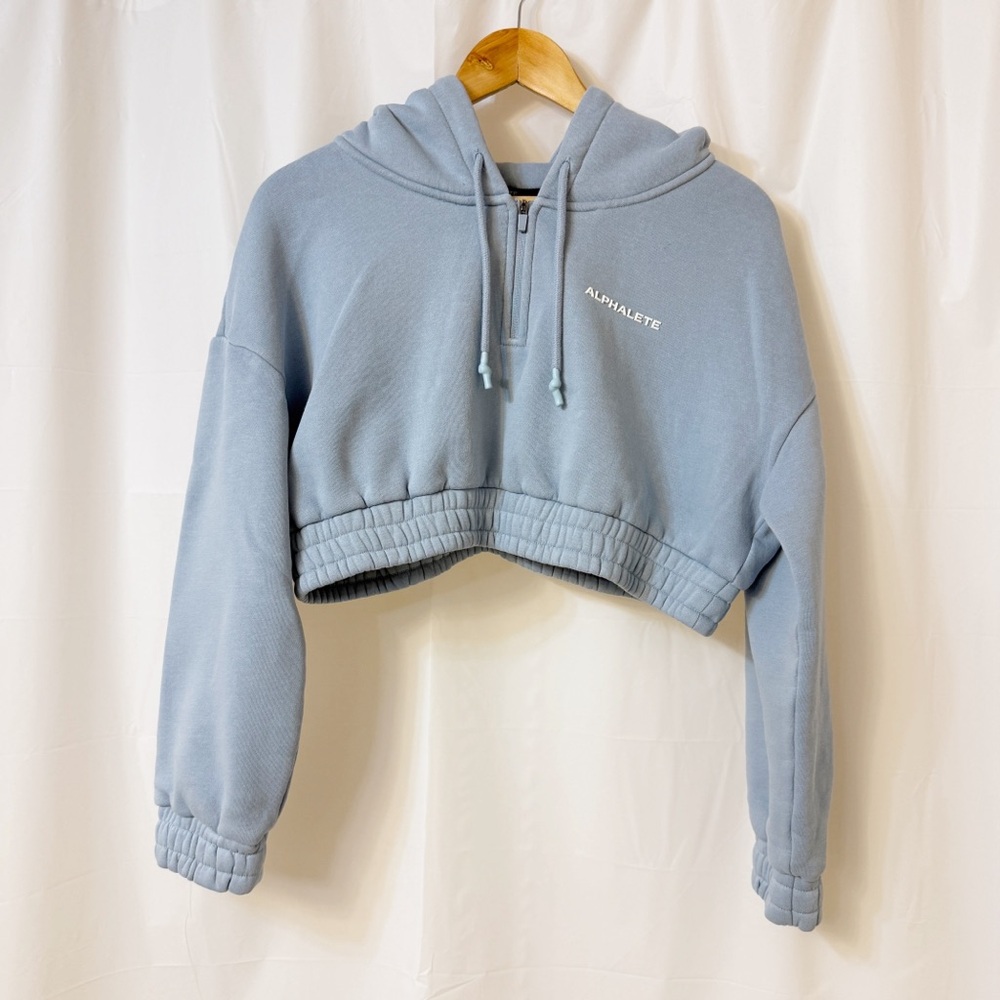 Alphalete Classic Capital Crop Hoodie Fog Blue Small